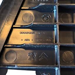 TAMPA CAIXA FERRAMENTAS CITROEN C4 GRAND PICASSO 2.0 2009