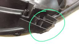 FAROL DIREITO SPIN 2013/2018 MASCARA NEGRA (DEFEITO) 