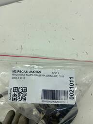 MAÇANETA TAMPA TRASEIRA (DETALHE) CLIO 2000 A 2016