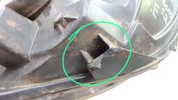 FAROL ESQUERDO SANDERO 2012 A 2014 MASC CINZA AVARIA 