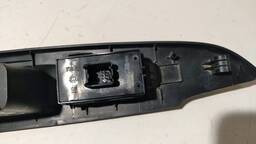 BOTÃO MOLDURA VIDRO TRASEIRO ESQUERDO S10 TRAILBLAZE 2017/25