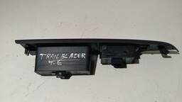 BOTÃO MOLDURA VIDRO TRASEIRO ESQUERDO S10 TRAILBLAZE 2017/25