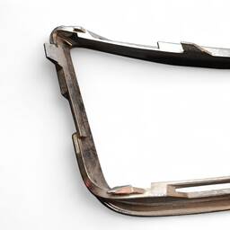 MOLDURA FAROL DE MILHA ESQUERDO FORD FUSION 10/12 