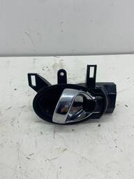 MAÇANETA INT. DIANTEIRA/TRASEIRA ESQUERD MARCH VERSA 12 A 21