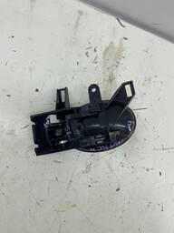 MAÇANETA INT. DIANTEIRA/TRASEIRA ESQUERD MARCH VERSA 12 A 21