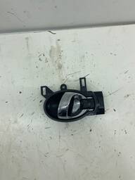 MAÇANETA INT. DIANTEIRA/TRASEIRA ESQUERD MARCH VERSA 12 A 21