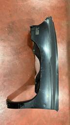 PARALAMA ESQUERDO DAKOTA 1997 A 2001 C/DETALHES