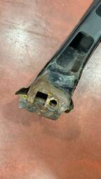 PARALAMA ESQUERDO DAKOTA 1997 A 2001 C/DETALHES