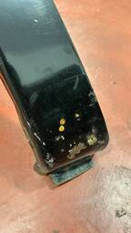 PARALAMA ESQUERDO DAKOTA 1997 A 2001 C/DETALHES