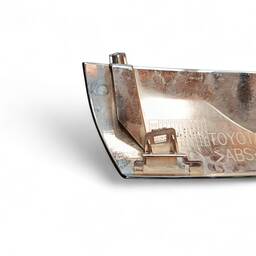 FRISO CROMADO GRADE CENTRAL HILUX 19/20 DIANT. ESQUERDA 