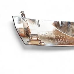 FRISO CENTRAL DIANT. ESQUERDO GRADE HILUX SW4 16/20