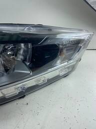 FAROL DIREITO KICKS 2017 A 2021 S/ LED