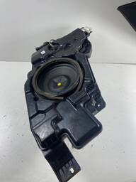 ALTO FALANTE SUB WOOFER TRAS SANTA FE 2020/2025