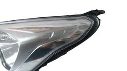 FAROL ESQUERDO KA 2015 2016 A 2018 DETALHE 