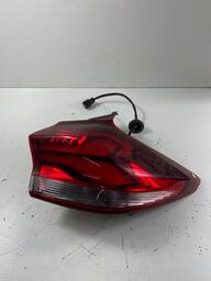 LANTERNA TRASEIRA DIREITA TRACKER 2020 A 2025 (CANTO) S/ LED