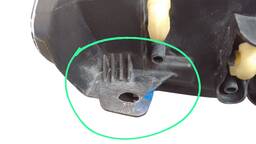 FAROL ESQUERDO FOCUS 2014 A 2015 CROMADO (DETALHES)