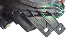 FAROL DIREITO RANGER 2017 A 2023 MASC NEGRA PISCA CRISTAL