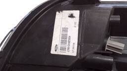 FAROL ESQUERDO KA 2018 A 2021 MASC NEGRA FRISO PRETO