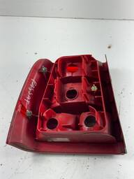 LANTERNA TRASEIRA DIREITA PASSAT 1997 À 2000 DETALHE