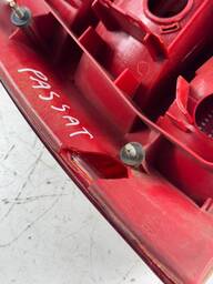 LANTERNA TRASEIRA DIREITA PASSAT 1997 À 2000 DETALHE