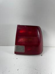 Lanterna Traseira Direita Passat 1997 À 2000 DETALHE