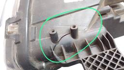 FAROL ESQUERDO KA 2018 A 2021 MASC NEGRA FRISO PRETO