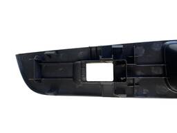 MOLDURA BOTÃO VIDRO TRASEIRO ESQUERDO NISSAN TIIDA 2009 2010