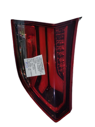 LANTERNA TRASEIRA ESQUERDA TRACKER 2020 A 2025 (MALA) C/ LED