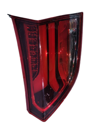 LANTERNA TRASEIRA DIREITA TRACKER 2020 A 2025 (MALA) C/ LED