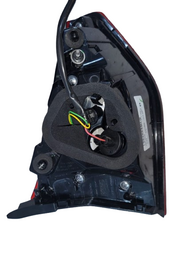 LANTERNA TRASEIRA DIREITA TRACKER 2020 A 2025 (MALA) C/ LED