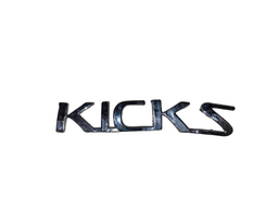 EMBLEMA TRASEIRO KICKS 2024 CROMADA