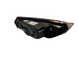 LANTERNA TRASEIRA DIREITA FASTBACK 2022/ (MALA)