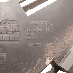 GUIA SUPORTE FAROL ESQUERDO VOLVO XC60 11 A 13 6G9N-2B372-DD