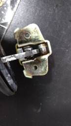 LIMITADOR PORTA TRASEIRA DIREITA VW FOX SPACEFOX 5Z4839249