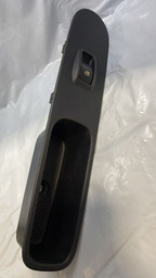 Moldura Botão Vidro Dianteiro Direito Fiat Mobi 100230381