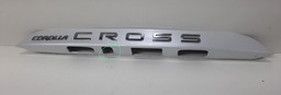 Moldura Tampa Traseira Corolla Cross 2021 2022 2023 Detalhe