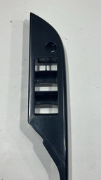 Moldura Comando Botão Dianteiro Esquerdo Hilux 2017 A 2022