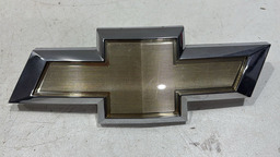 Emblema Da Grade Dianteira Chevrolet Spin Lt 13/18 Original