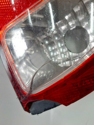 LANTERNA DIREITA GM CELTA 2000 A 2006 DETALHE 