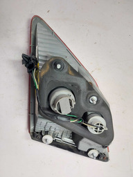 LANTERNA TRASEIRA ESQUERDA HB20 SEDAN 2013 A 2019 DETALHE 