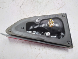 LANTERNA ESQUERDA DA TAMPA VIRTUS MSI 2015 A 2017  DETALHE