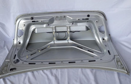 TAMPA TRASEIRA JETTA 2.5 2007 A 2010 DETALHE