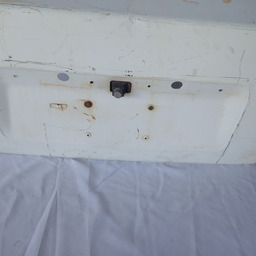 TAMPA TRASEIRA FIAT TEMPRA 1995 A 1999 DETALHE