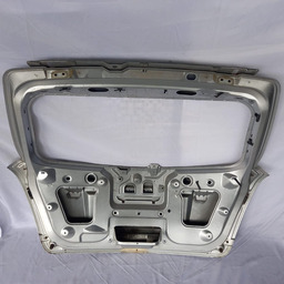 TAMPA TRASEIRA LIMPA S/ VIDRO E FRISO CAPTIVA 3.6 V6 08 A 15