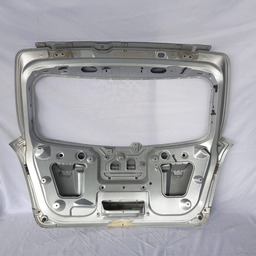 TAMPA TRASEIRA LIMPA S/ VIDRO E FRISO CAPTIVA 3.6 V6 08 A 15