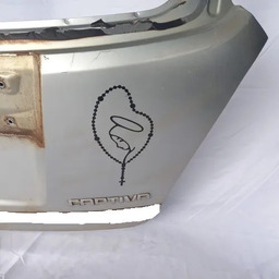 TAMPA TRASEIRA LIMPA S/ VIDRO E FRISO CAPTIVA 3.6 V6 08 A 15