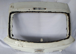 TAMPA TRASEIRA CHEVROLET CRUZE HATCH 2012 A 2016 DETALHES