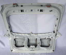 TAMPA TRASEIRA CHEVROLET CRUZE HATCH 2012 A 2016 DETALHES