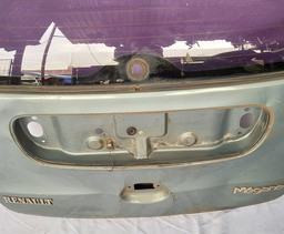 TAMPA TRASEIRA SCENIC 1998 1999 A 2011PEQ DETALHES 