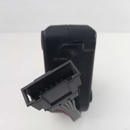 MÓDULO AMPLIFICADOR PORTA D. DIREITO JETTA 2007/2010 DETALHE